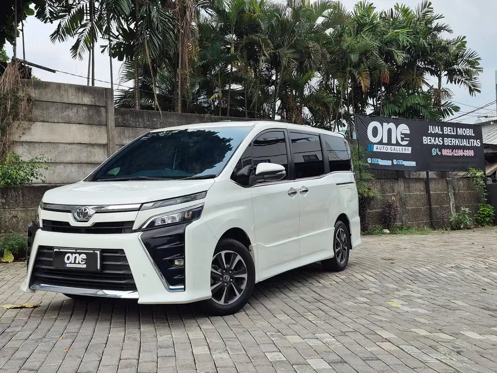 TOYOTA VOXY 2.0 AT 2018