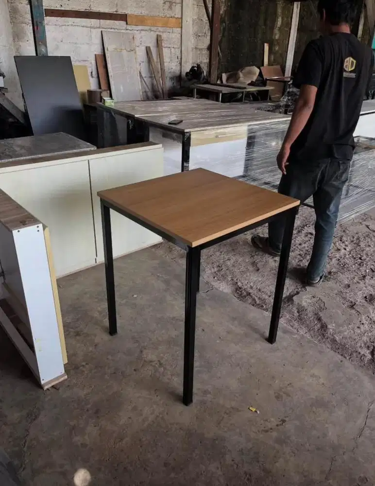 Meja Cafe / Meja Makan ukuran 60x60x70