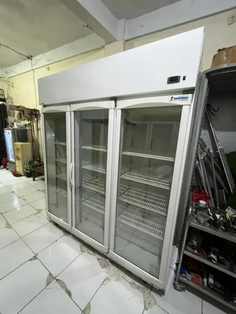 Showcase chiller 3 pintu panasonic second