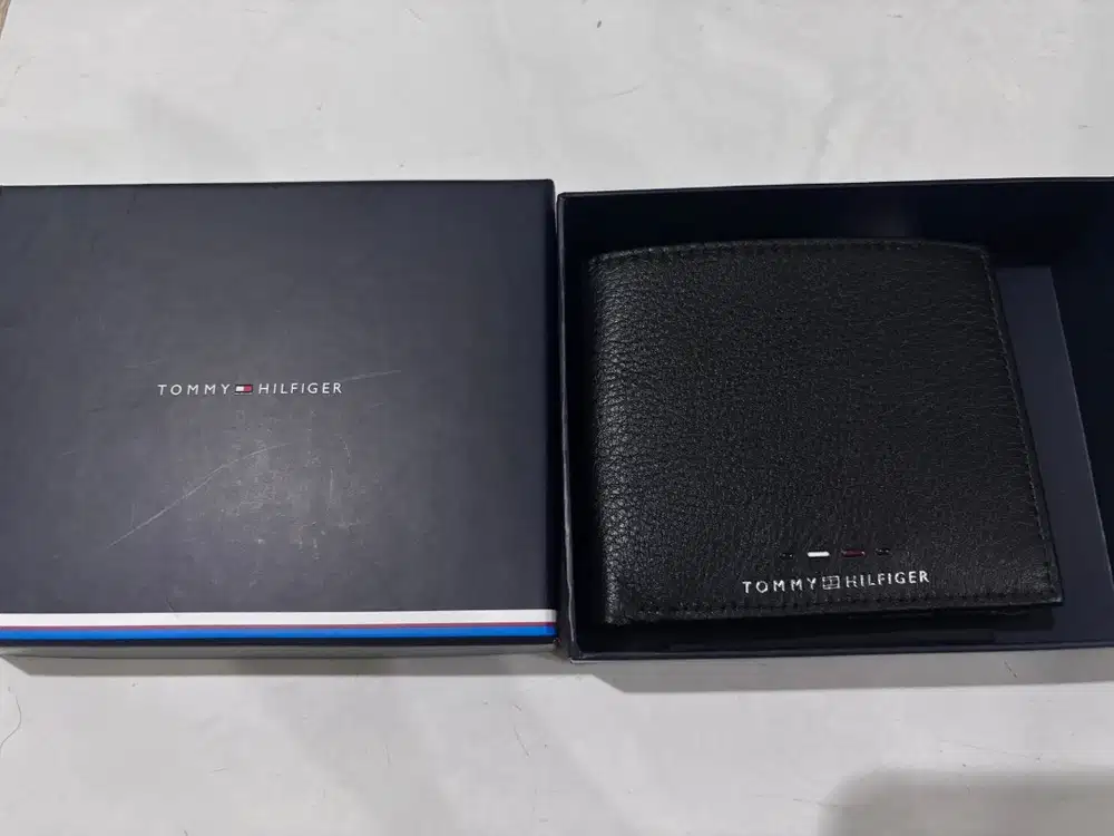 Tommy Hilfiger Leather bifold wallet