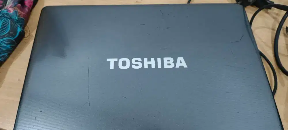 Laptop toshiba 14 inch silahkan diambil dengan harga sesukanya
