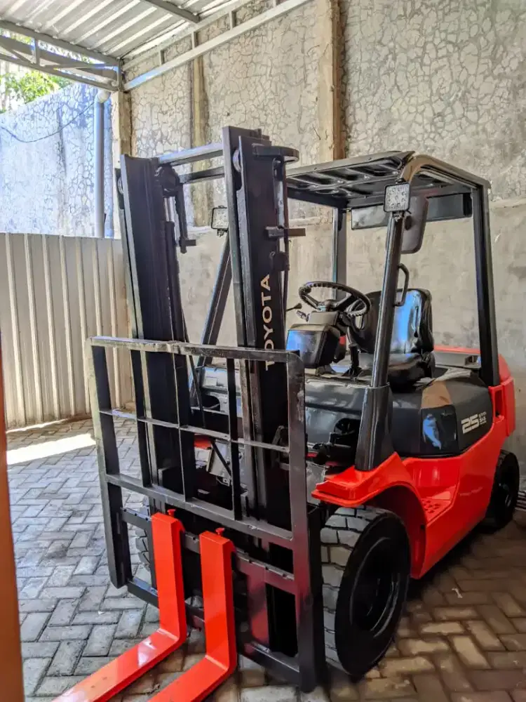 FORKLIFT BEKAS TOYOTA 2,5 TON