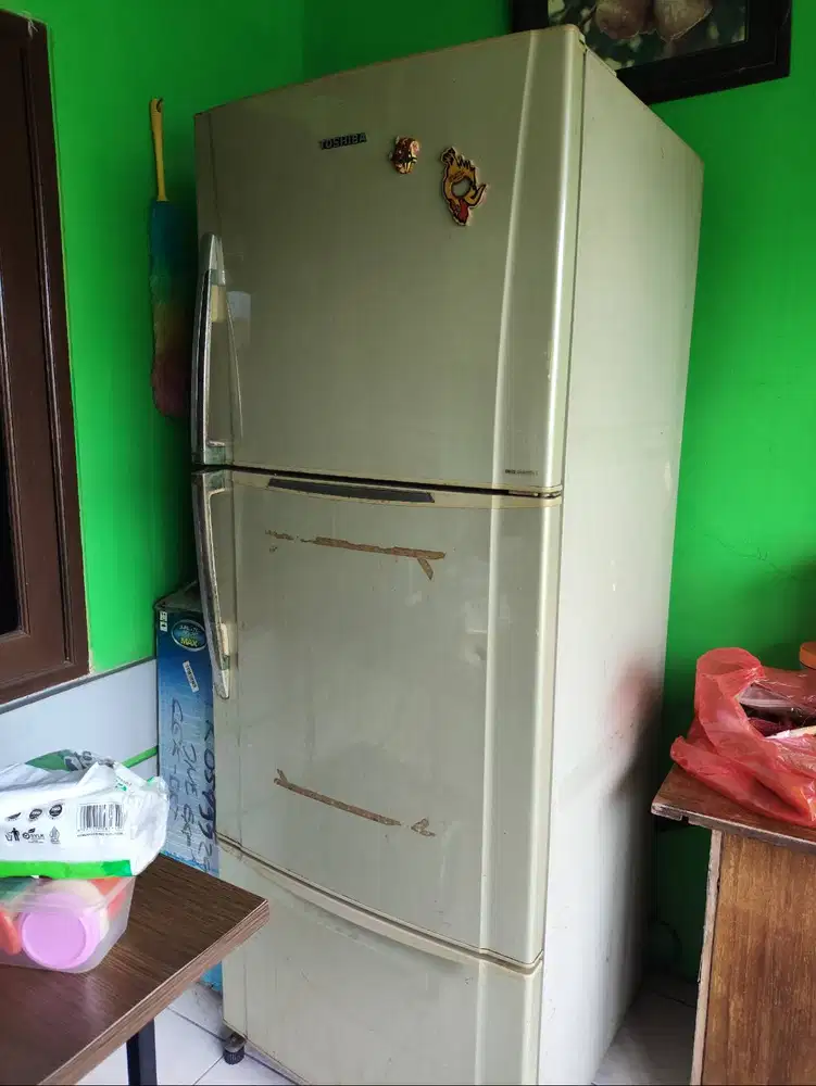 Kulkas 3 pintu, Toshiba