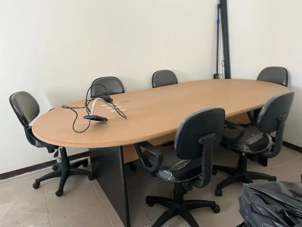 Meja dan Kursi Kantor (Bekas Tapi Masih Baru)