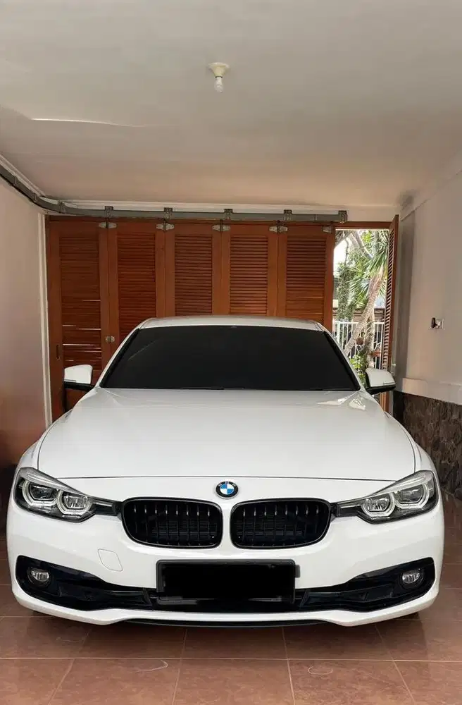 BMW 320i Sport Shadow