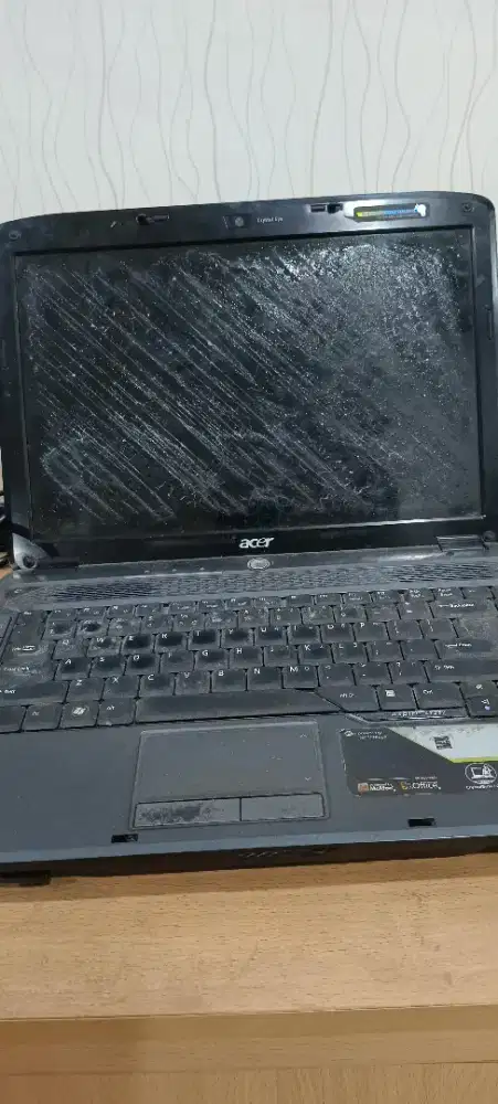 Laptop acer kondisi mati, layar retak silahkan ambil sesukanya