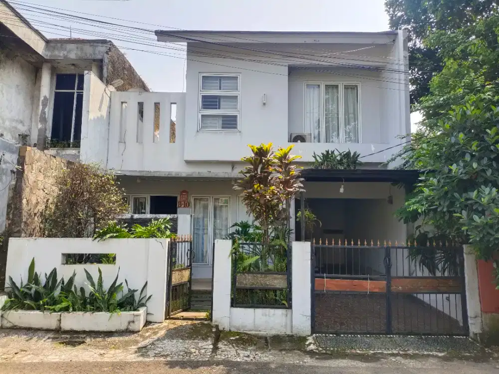 dijual rumah 2lantai berserta isinya