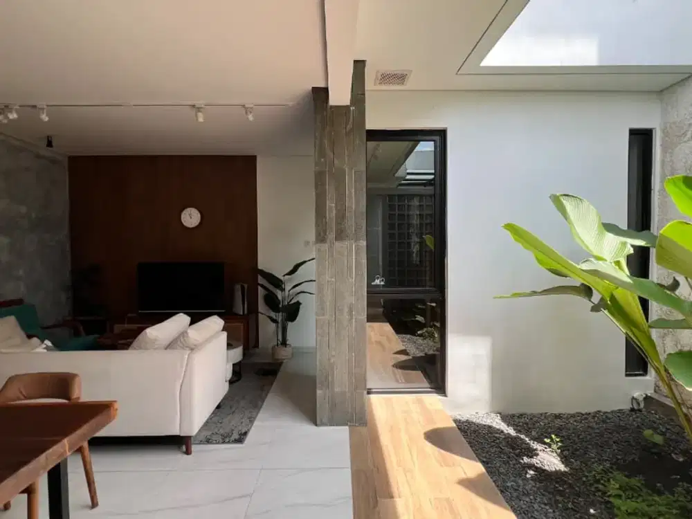 DIJUAL RUMAH MEWAH 2 LANTAI FULL FURNISHED COCOK UNTUK VILLA DI UJUNG BERUNG BANDUNG