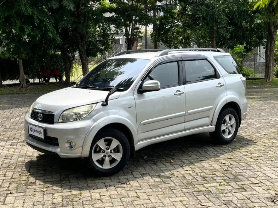 Toyota Rush 1.5 G Bensin-MT 2014 Silver LAAF