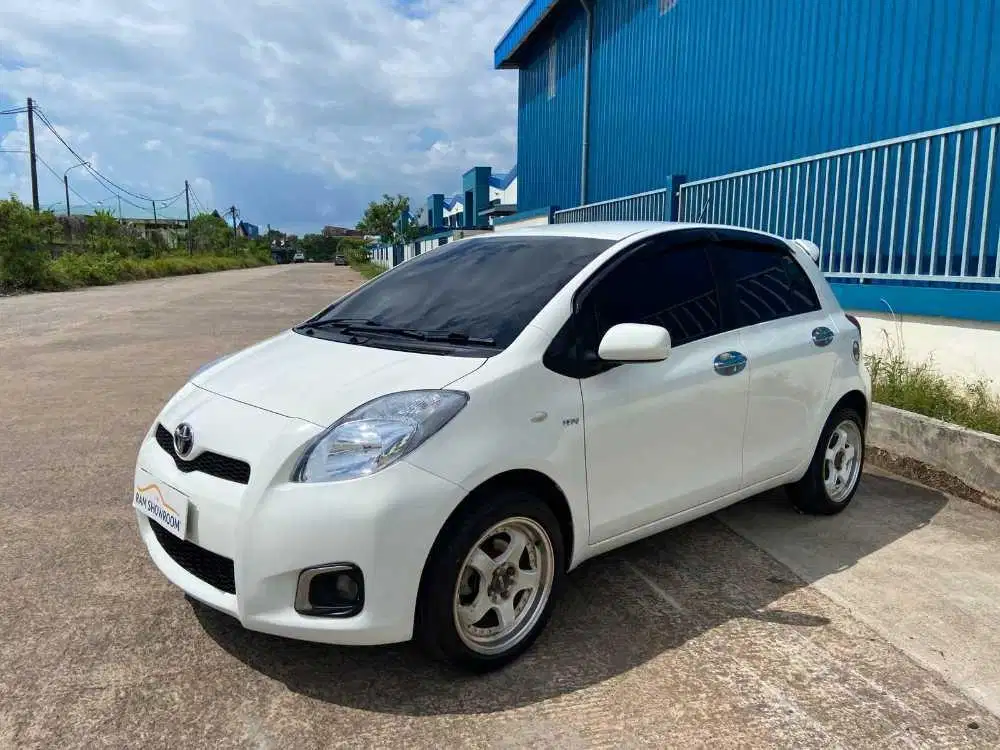 TOYOTA YARIS J AT 2012