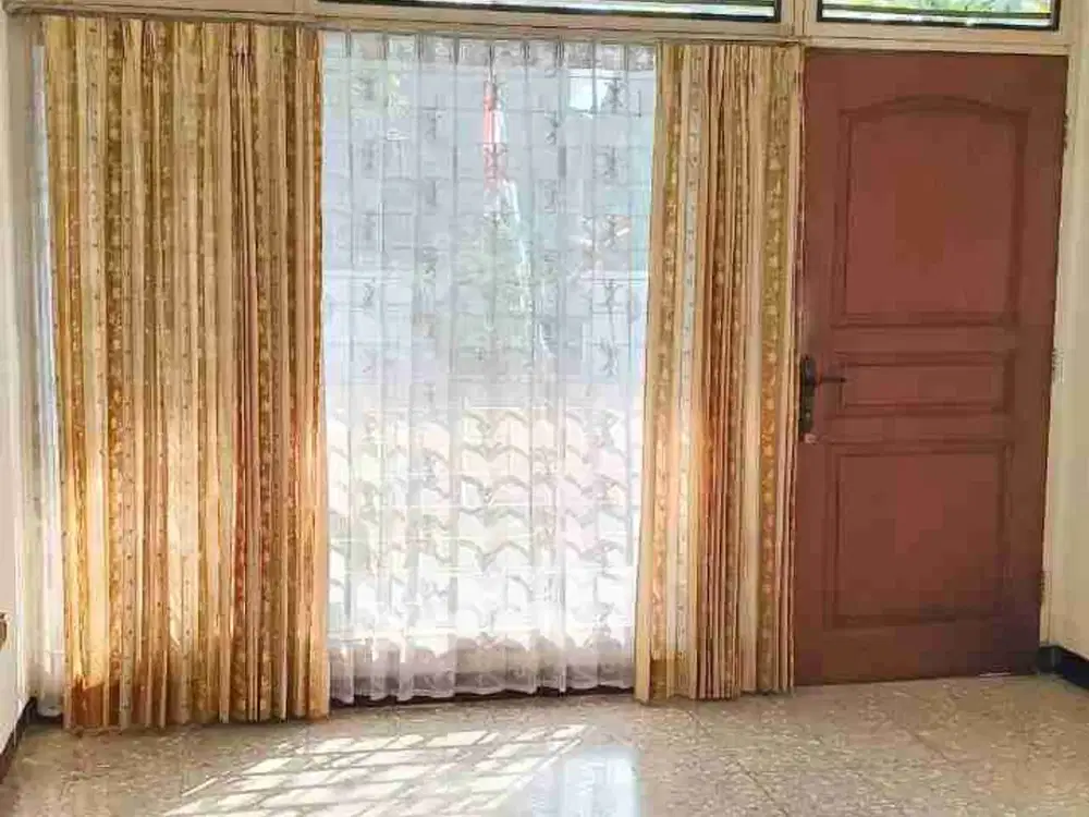 Rumah Hoek Siap Huni Dekat Pasar Modern Kelapa Gading Jakarta Utara