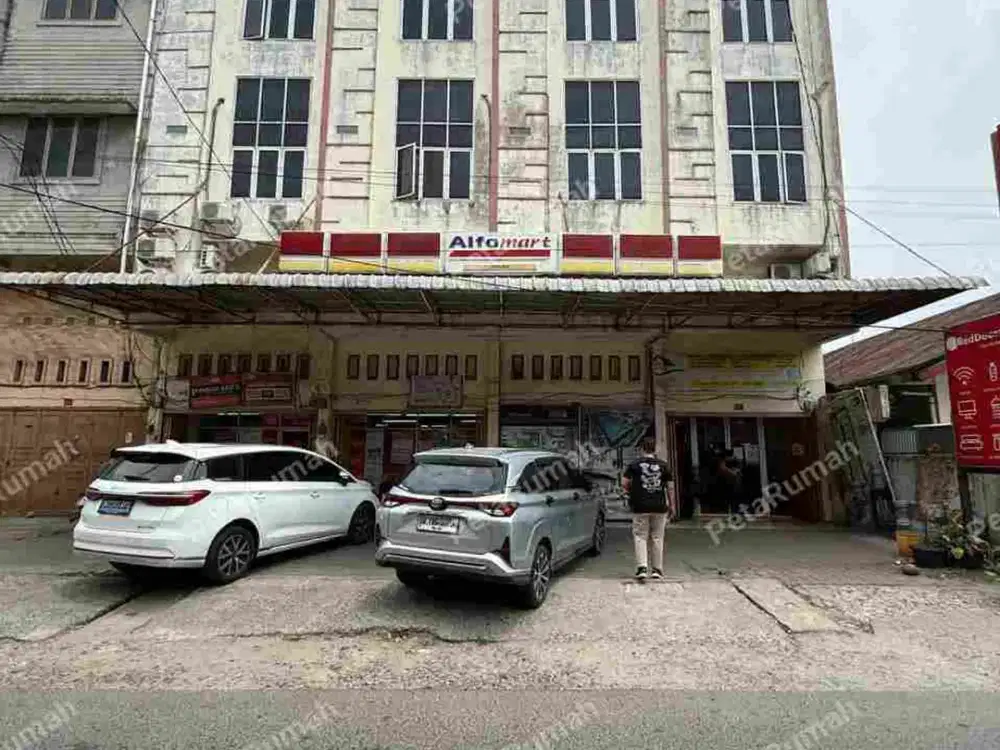 Ruko Gandeng 4 Jalan Rahmadsyah Usaha Alfamart Dan RedDoorz