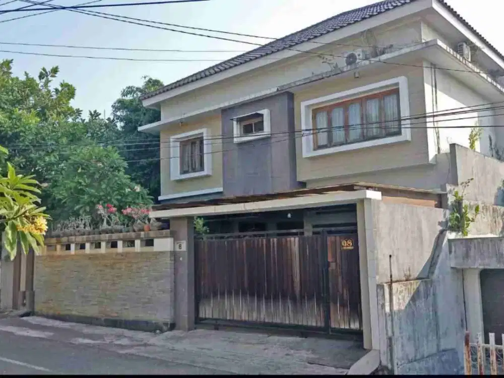 Rumah Lux 2 Lt berada di Jl Gombel Permai Raya Ngesrep Banyumanik