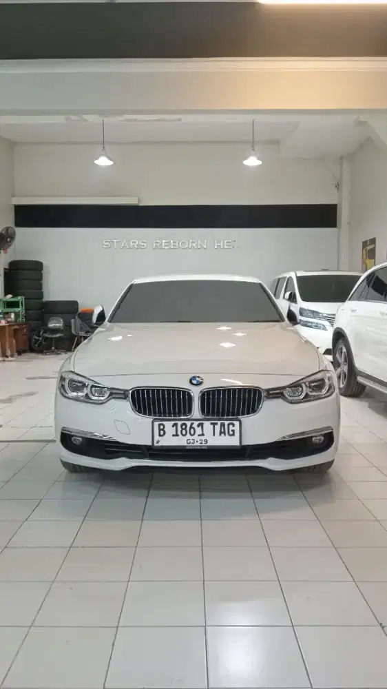 BMW 320i F30 Luxury 2018 odo 34ribu Kilometer Not Miles