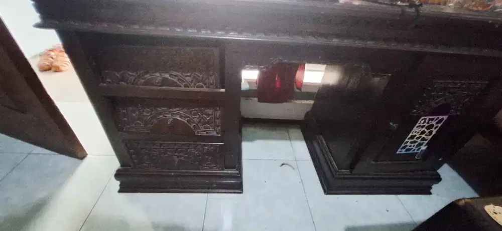 Meja rias kayu jati dengan kursi kecil dan kaca besar nya