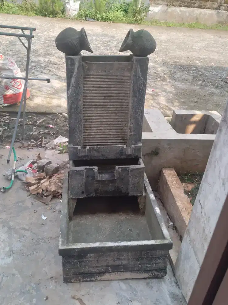 kolam ikan air terjun minimalis