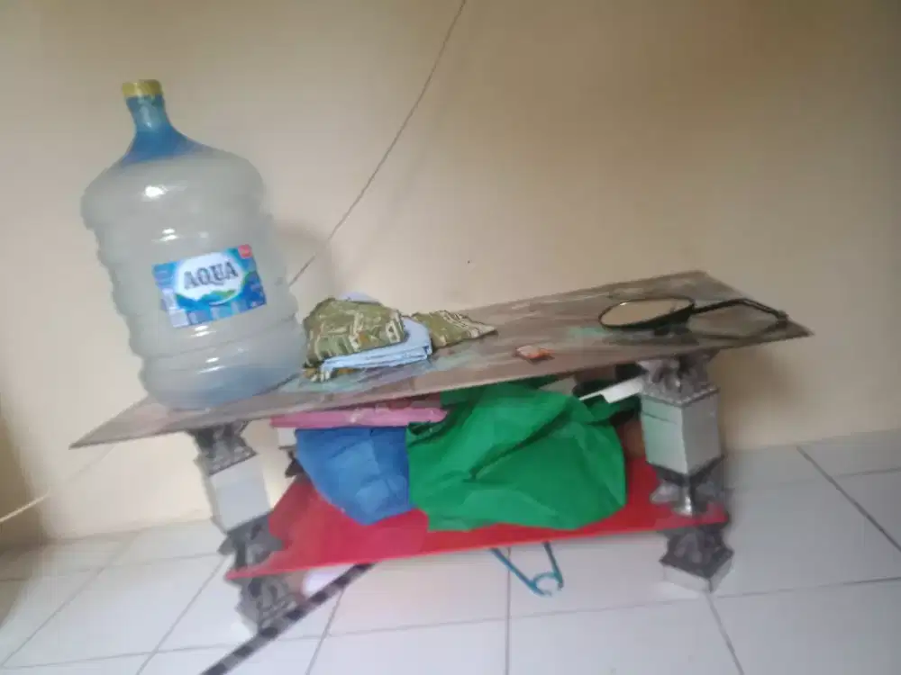 Dijual cepat !! Meja kaca & penyimpanan beras