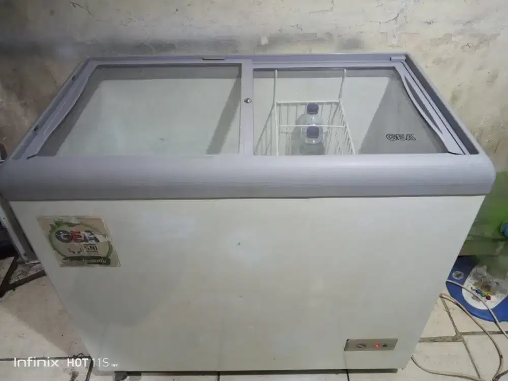 Jual bu freezer box sleding kaca ukuran 200 liter merk GEA