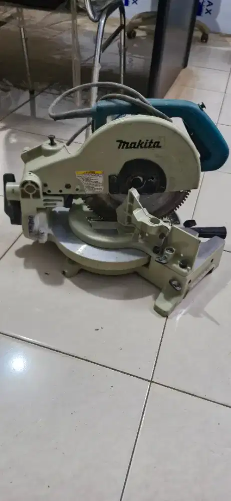 Mesin potong aluminium / Upvc