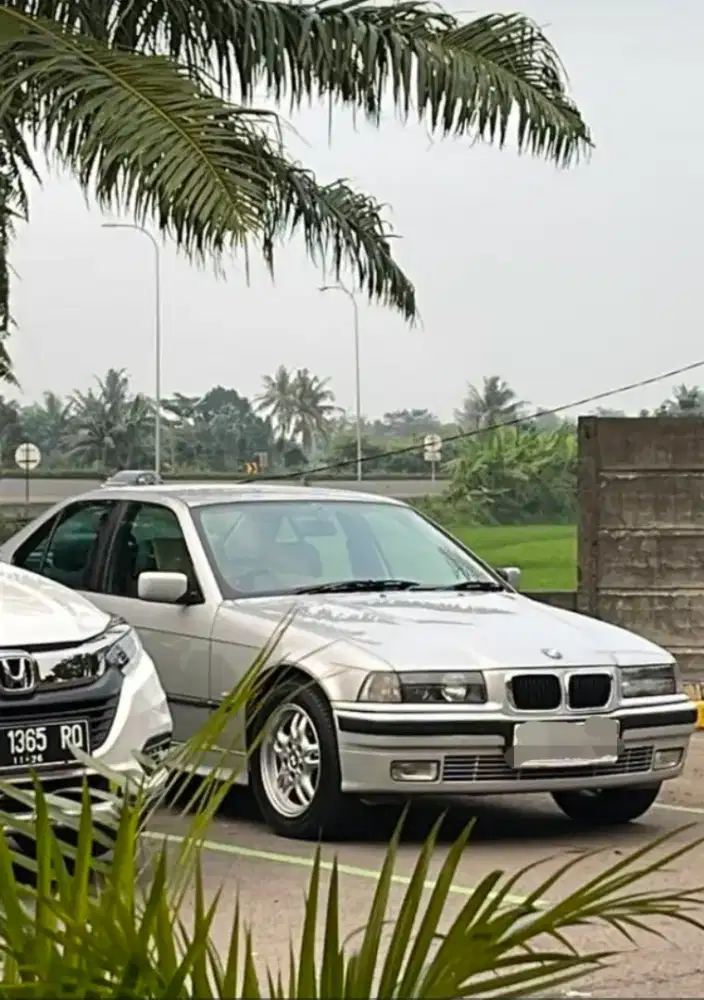 BMW E36 323i AT