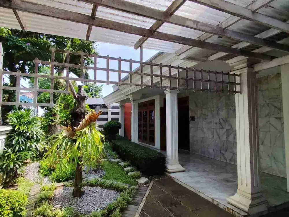 RUMAH STRATEGIS POROS JALAN RAYA RING SATU KAMPUS NEGRI MALANG JALAN SURABAYA KOTA MALANG JAWA TIMUR