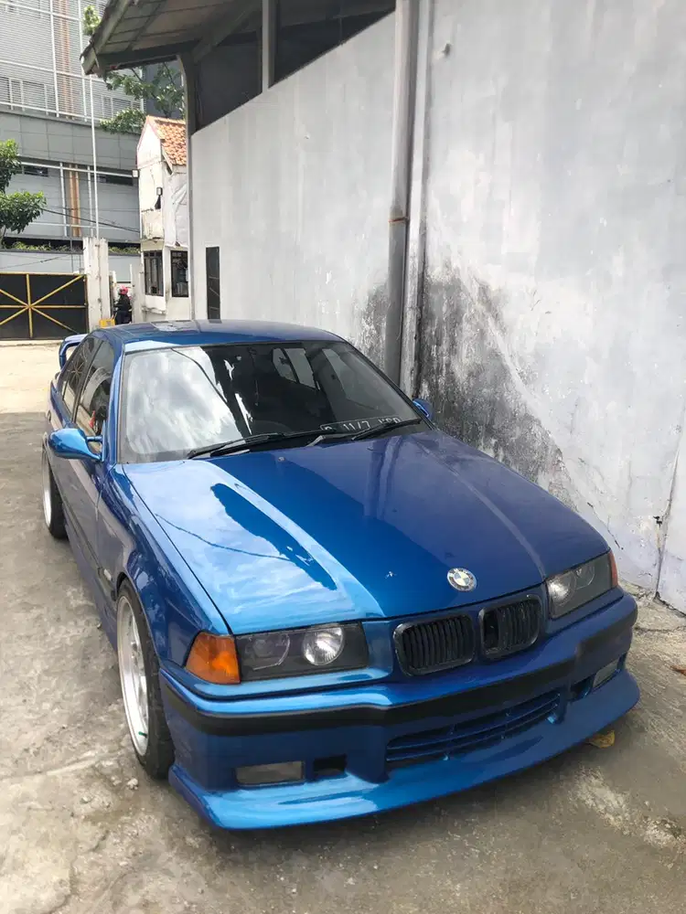 BMW 323i 1996 Bensin