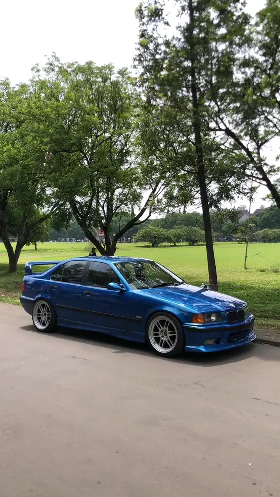BMW 323i 1996 Bensin