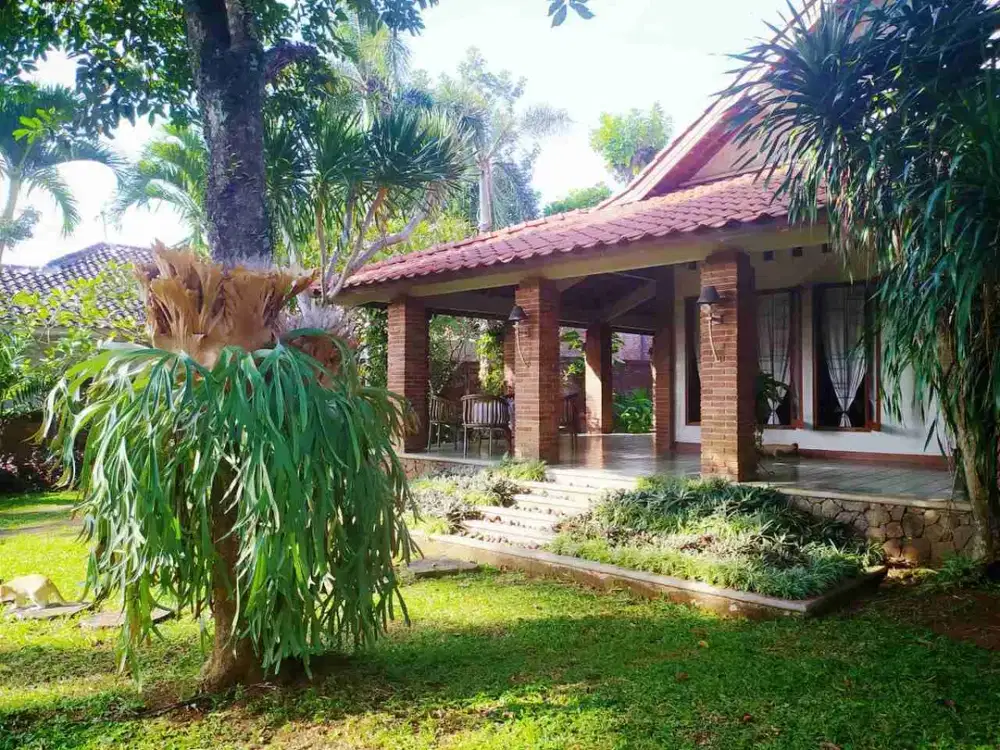 Rumah Villa Artistik di Jl Grafika Utama Raya Gedawang Banyumanik