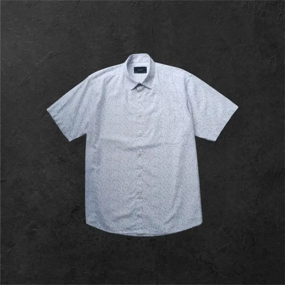 KEMEJA PENDEK VALINO PUTIH MOTIF, SIZE : XL (LD120-122,P73)
