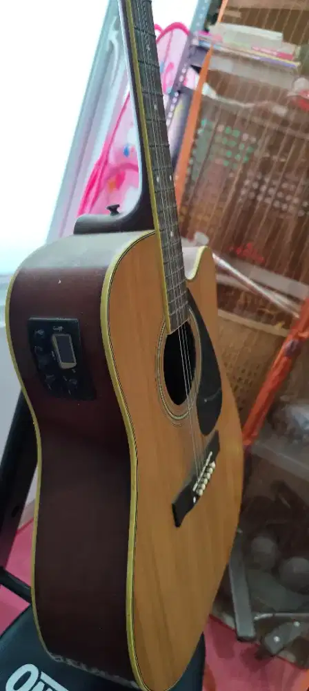 Gitar bekas equalizer cowboy