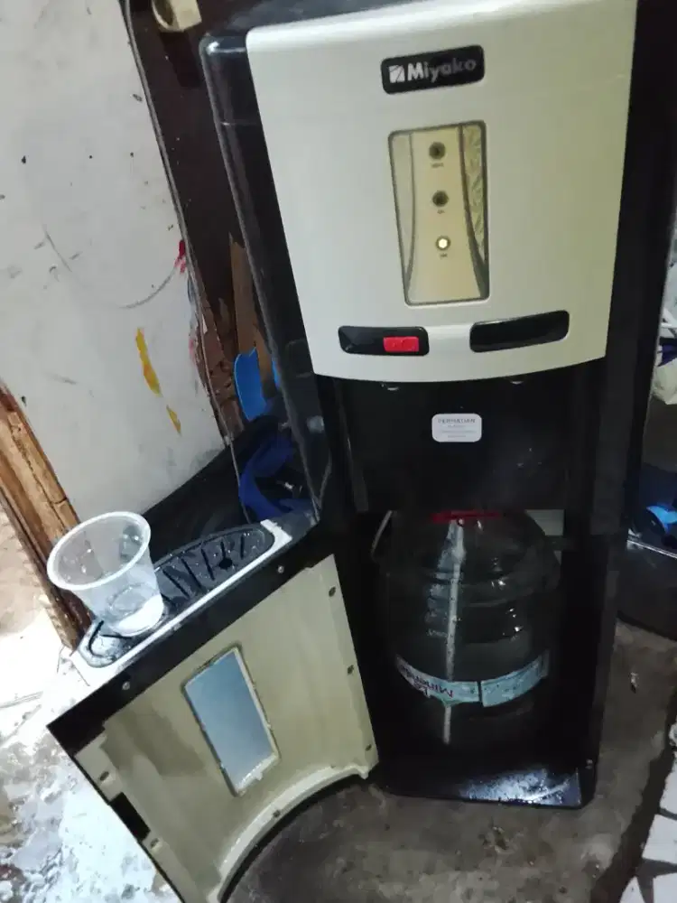 Dispenser galon bawah merk miyako