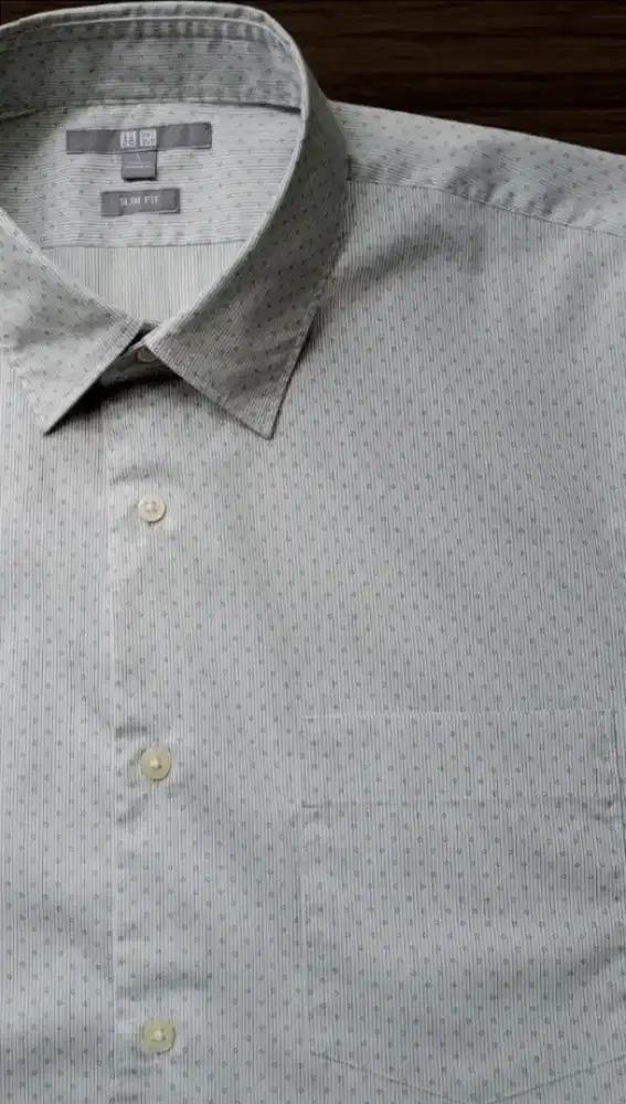 KEMEJA UNIQLO HIJAU KALEM MOTIF, SIZE: L TO M ( LD106, P76)SLIMFIT