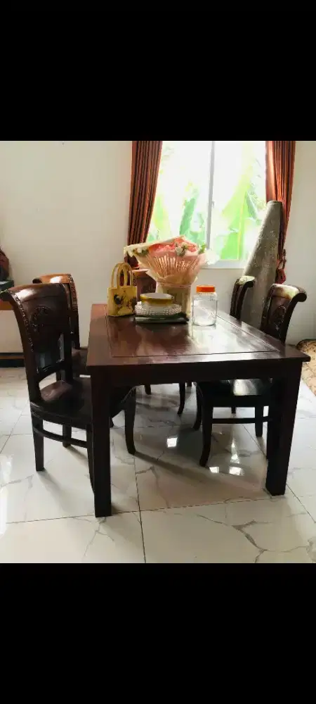 Dijual MURH Meja makan set kursi isi 4 JATI