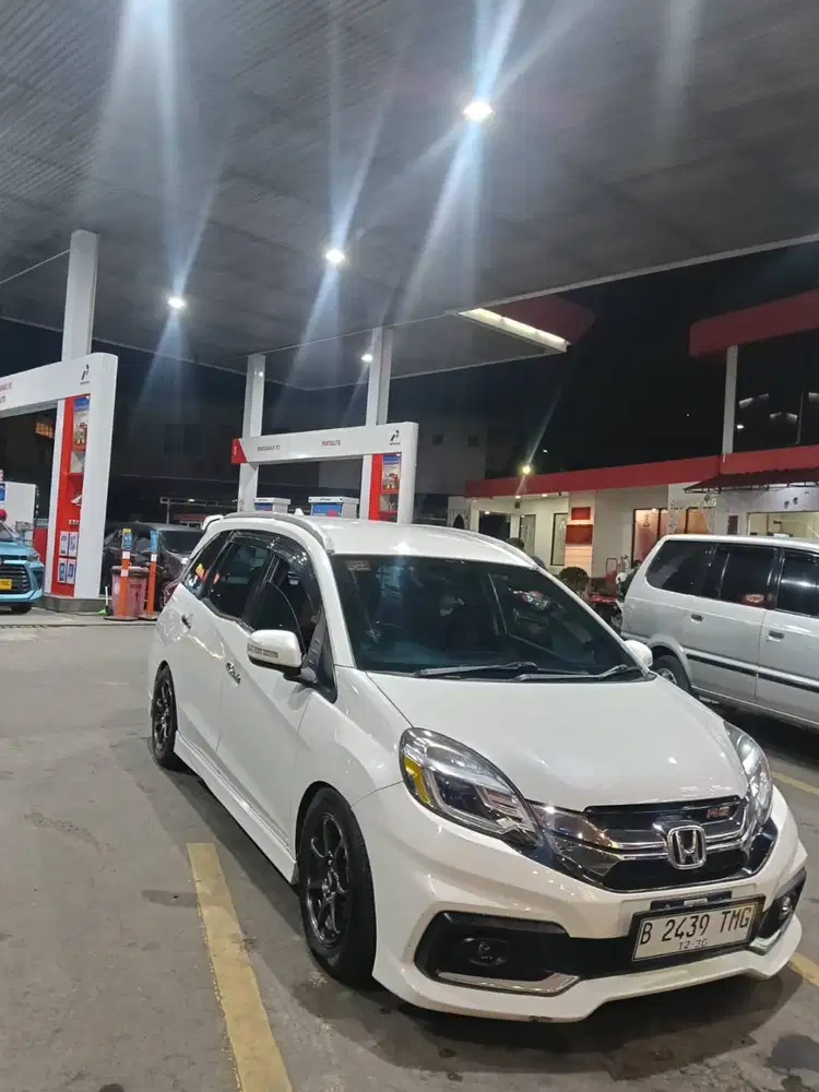 DI JUAL HONDA MOBILIO RS AT/CVT 2014 PUTIH ORCHID MUTIARA