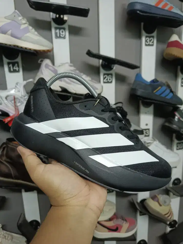 SEPATU RUNNING EVO SL BLACK WHITE