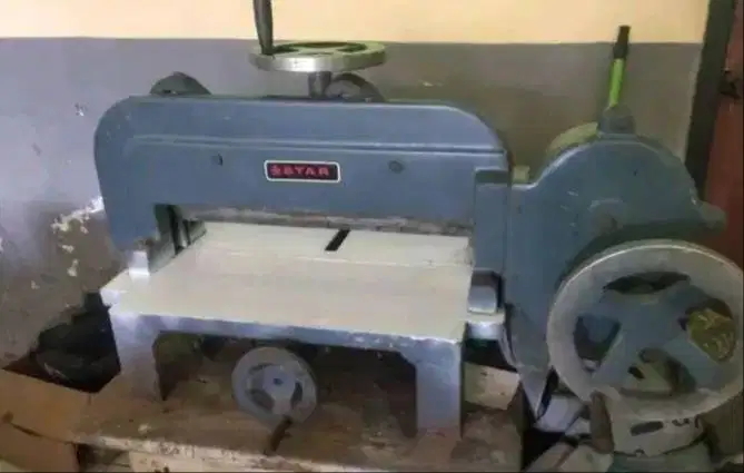 Mesin potong kertas 1 rim