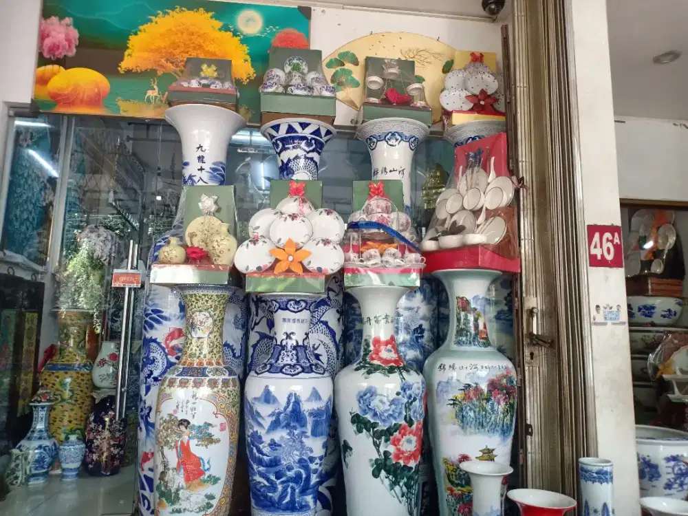 Pajangan guci keramik import