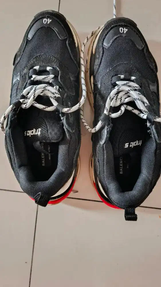 Sepatu balenciaga