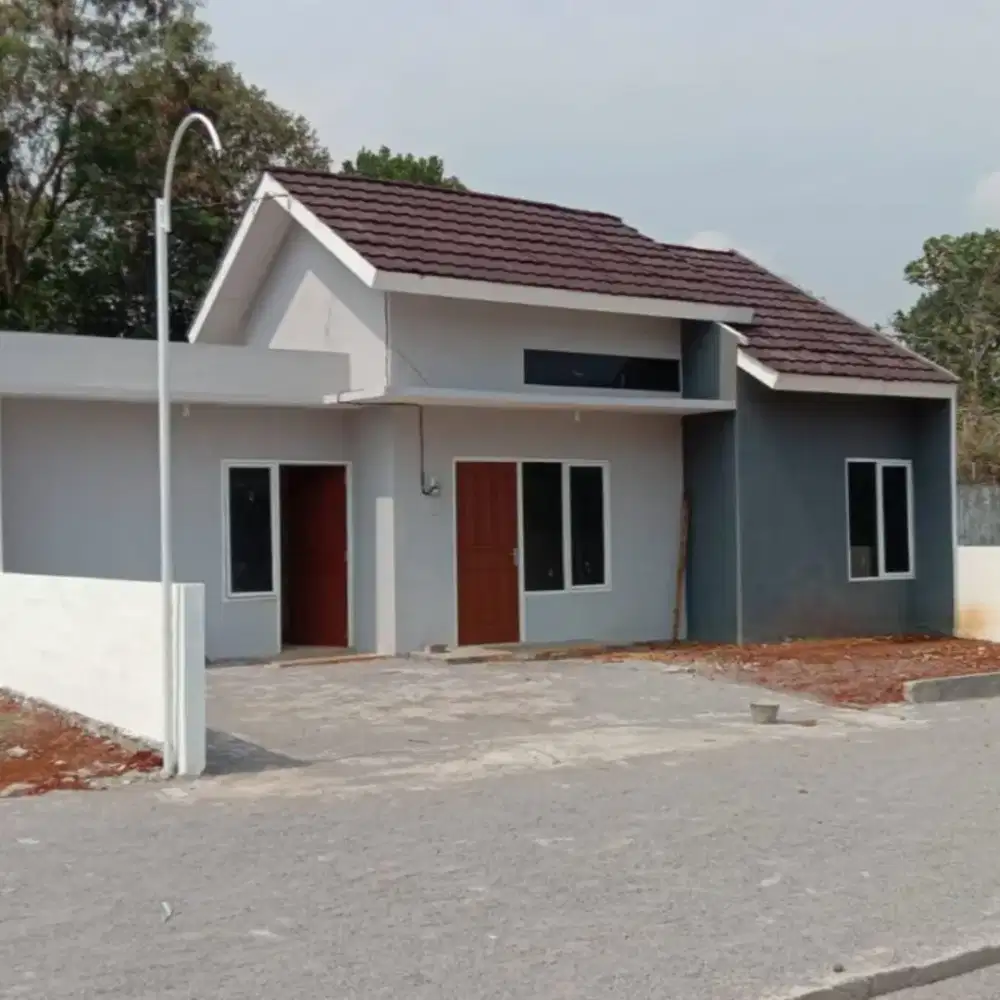 Rumah siap huni dekat jalanraya sangat strategis kota semarang