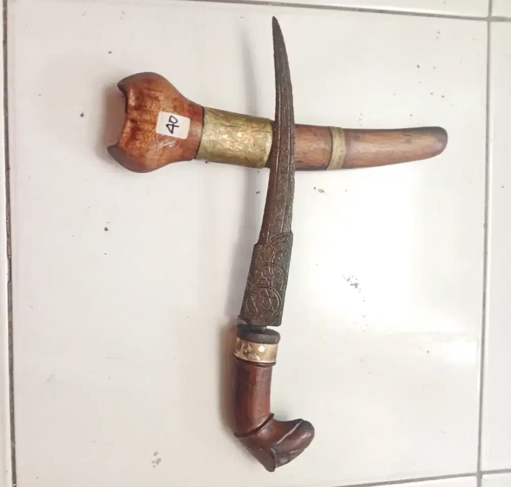 KERIS PISAU PUSAKA