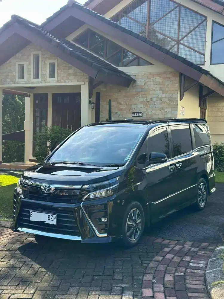 Toyota Voxy 2018 best condition n low km