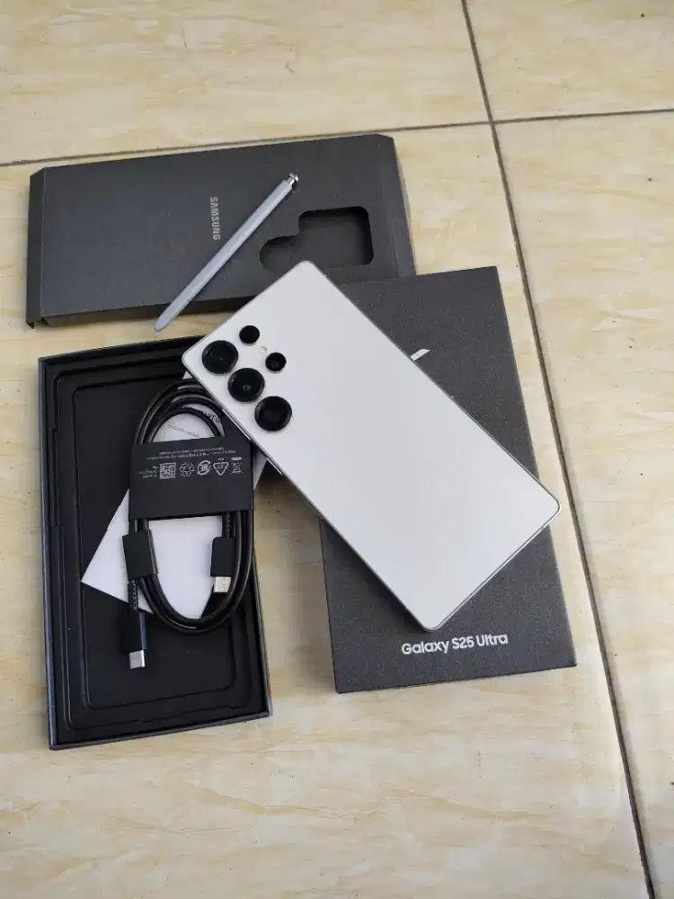 Samsung S25 ultra 512gb sein like new