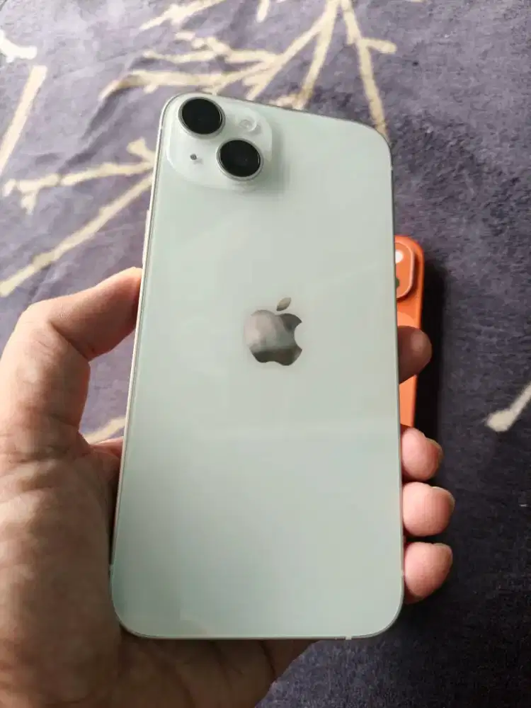 Dijual santai iphone 14plus 128 GB casing putih wifi only Bypass