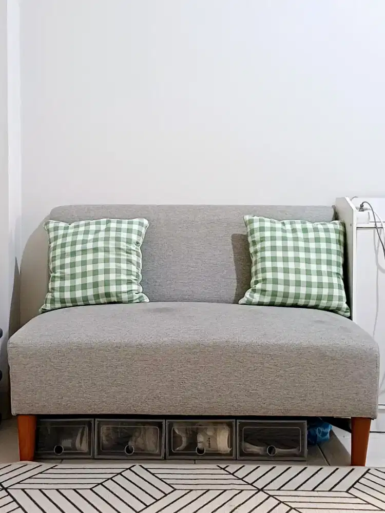 Sofa 2 Seater Bonus Bantal Karpet Nego