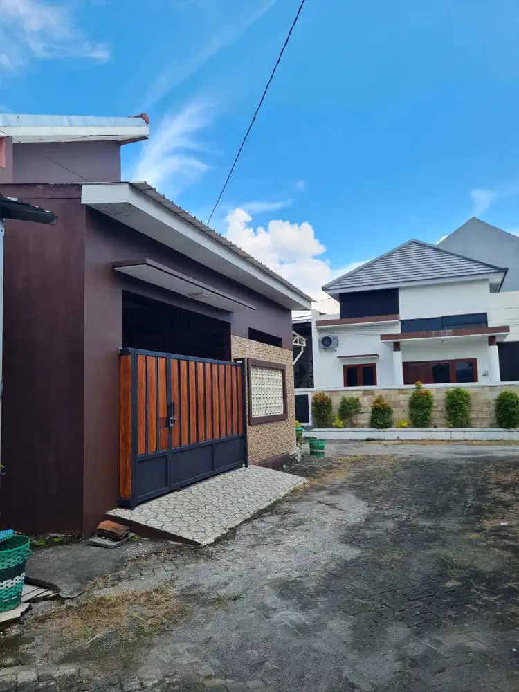 DIJUAL RUMAH SEISI NYA ISTIMEWA