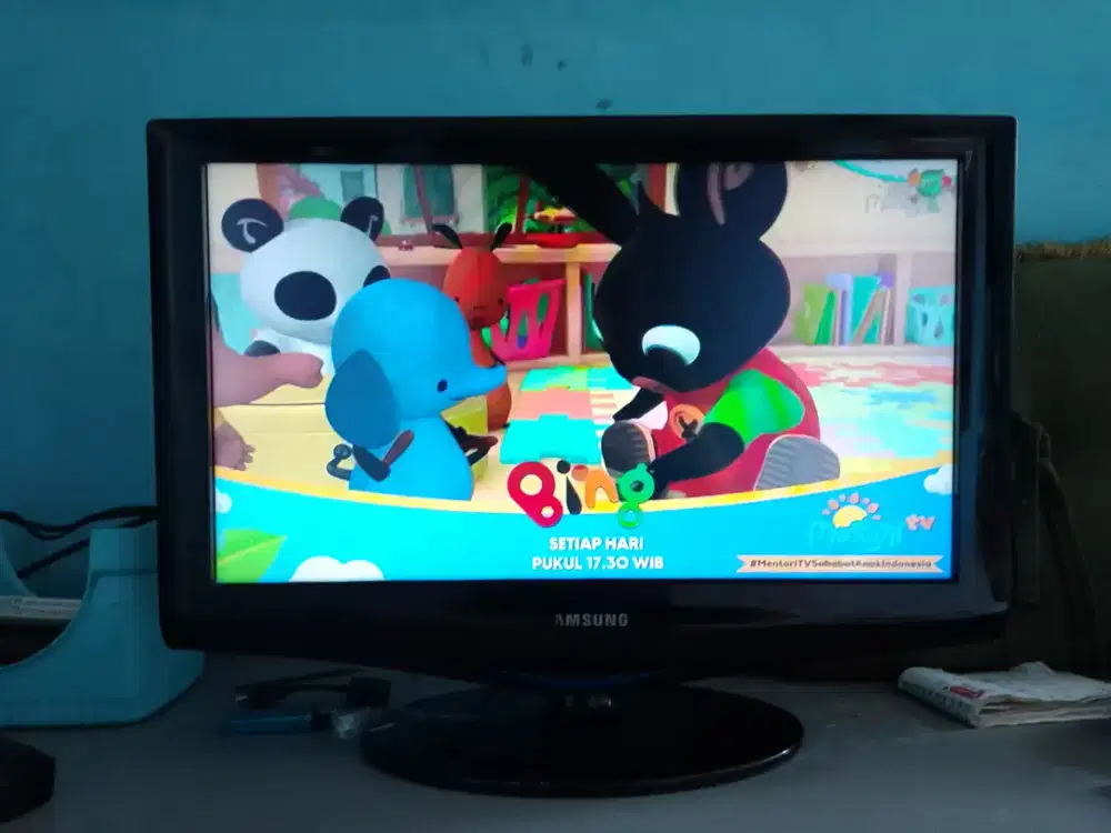 TV SAMSUNG 22 IN + STB nya POLYTRON