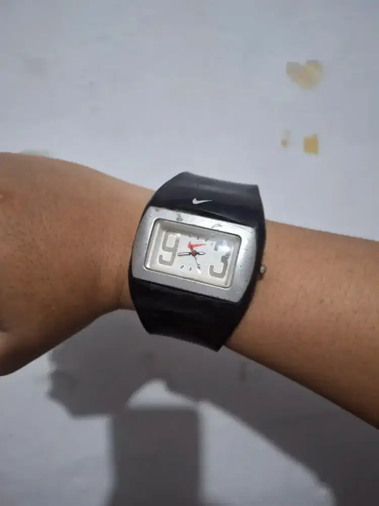 Jam Tangan Analog Sport Nike