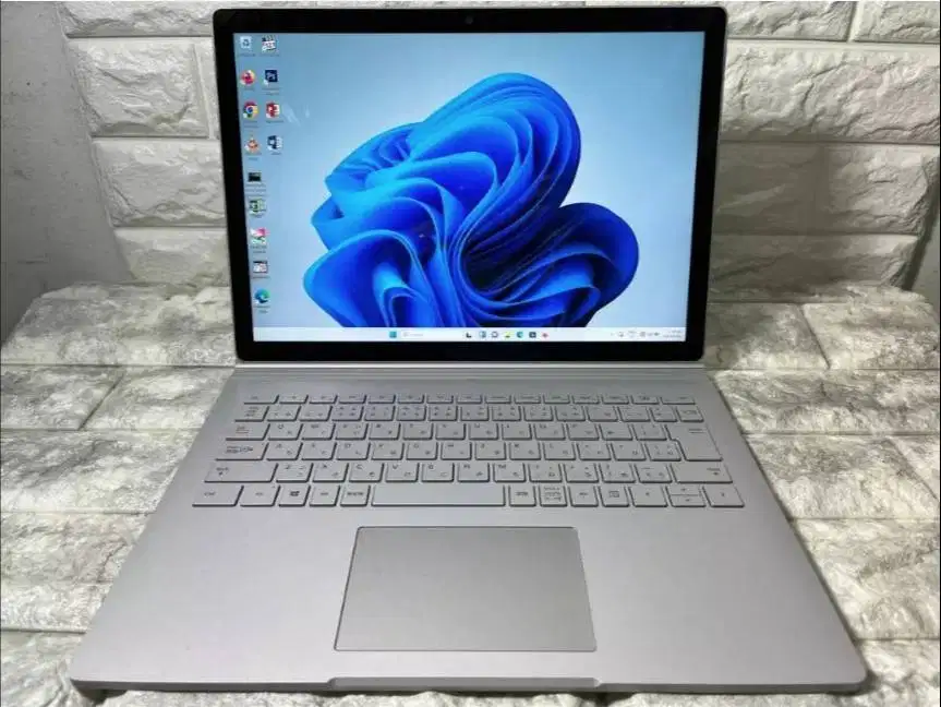 Microsoft Surface Book 2 Core i7-8650U Ram 8GB 13inch N-WKJ