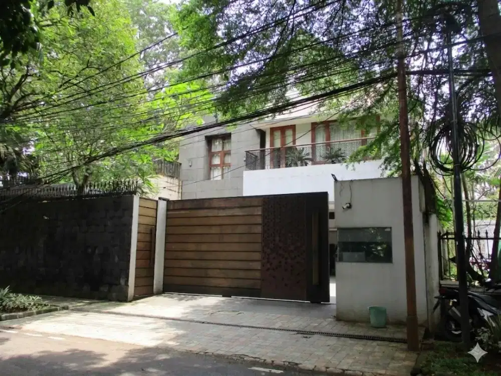 Rumah Hoek 2Lt Dengan Private Pool di Dukuh Patra Raya Menteng Dalam Tebet