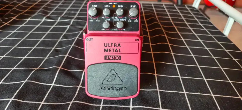 Effect Gitar Ultra metal Behringer UM300
